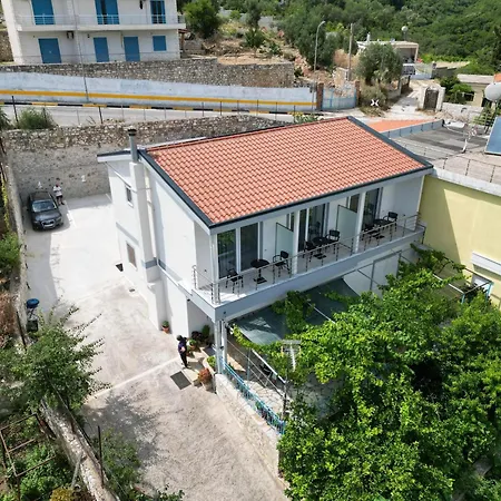 בית כפרי Irene's